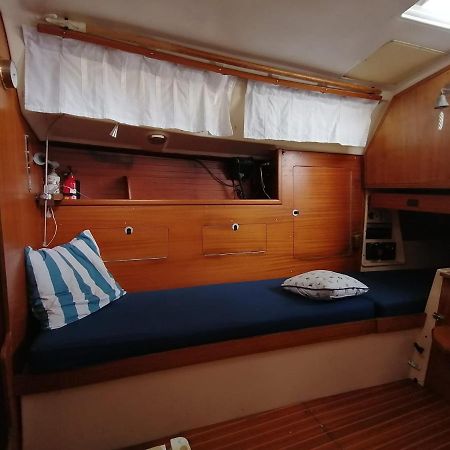 Cozy Sailboat In Barcelona!! No Showers Sant Adria de Besos Eksteriør bilde