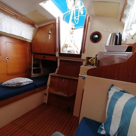 Cozy Sailboat In Barcelona!! No Showers Sant Adria de Besos Eksteriør bilde