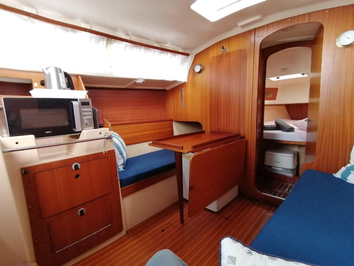 Cozy Sailboat In Barcelona!! No Showers Sant Adria de Besos Eksteriør bilde