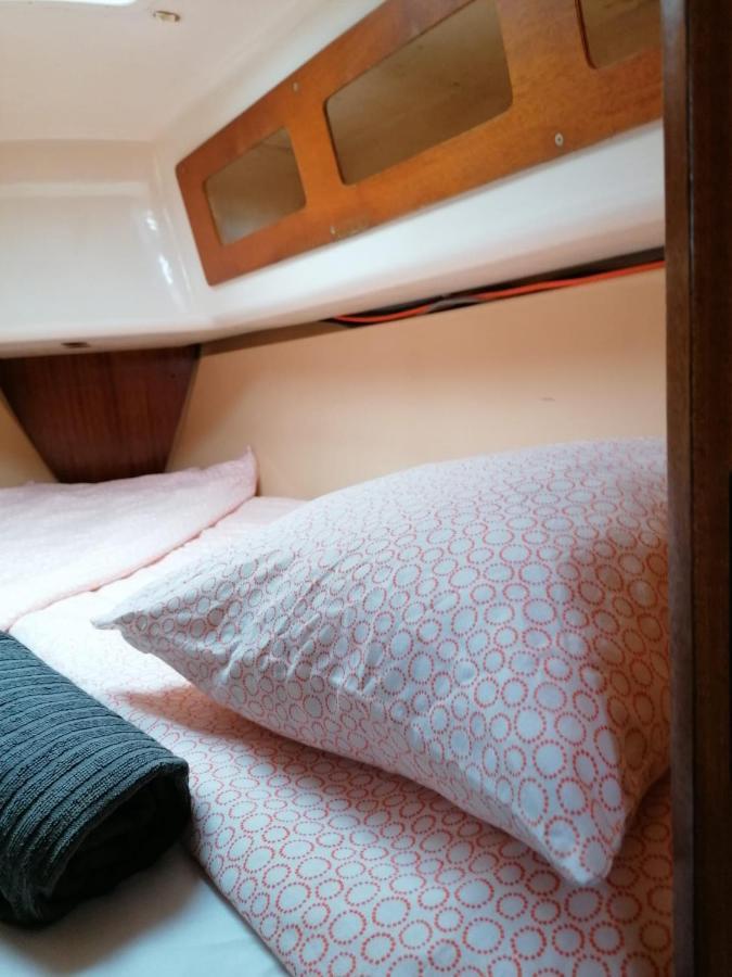 Cozy Sailboat In Barcelona!! No Showers Sant Adria de Besos Eksteriør bilde