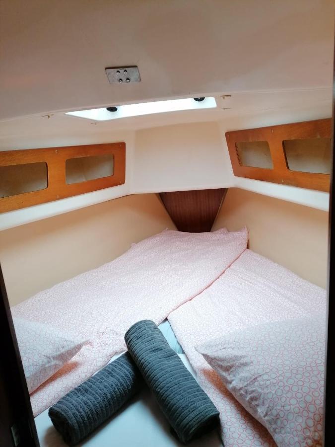 Cozy Sailboat In Barcelona!! No Showers Sant Adria de Besos Eksteriør bilde